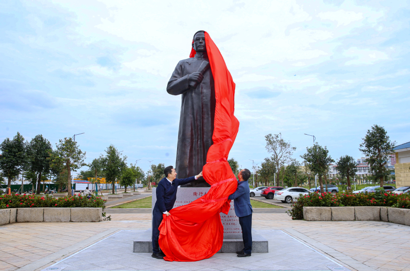 我校举行陶行知塑像落成揭牌仪式