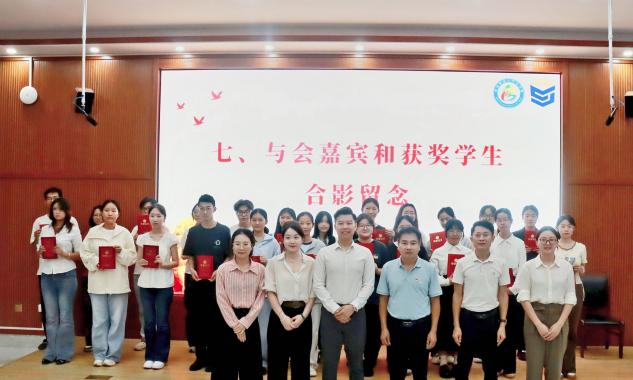 法学院举行2024-2025学年 辞鉴（海口）律所奖助学...