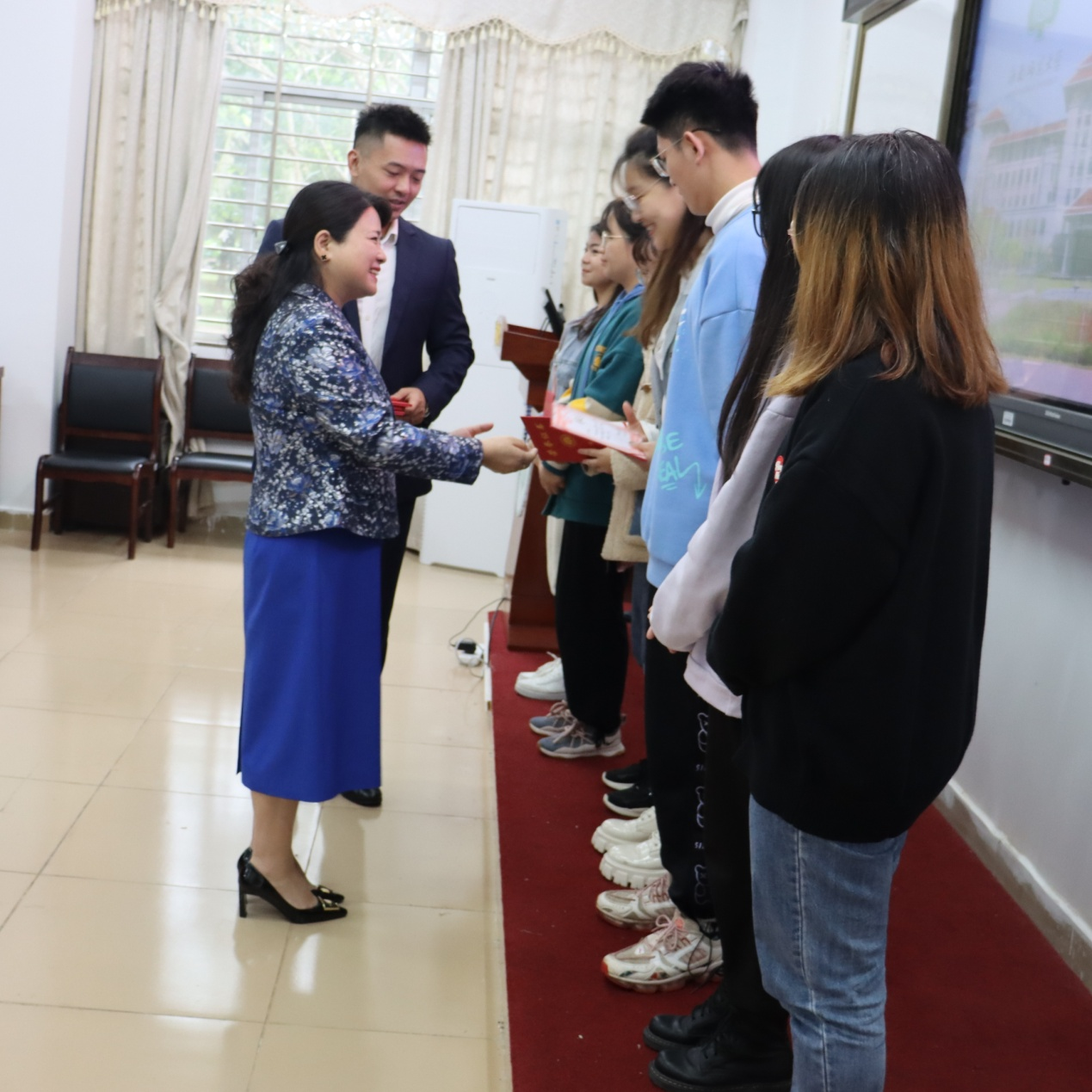青春逐梦，榜样领航――经济与管理学院举行首届“华税”奖助学金颁奖仪式