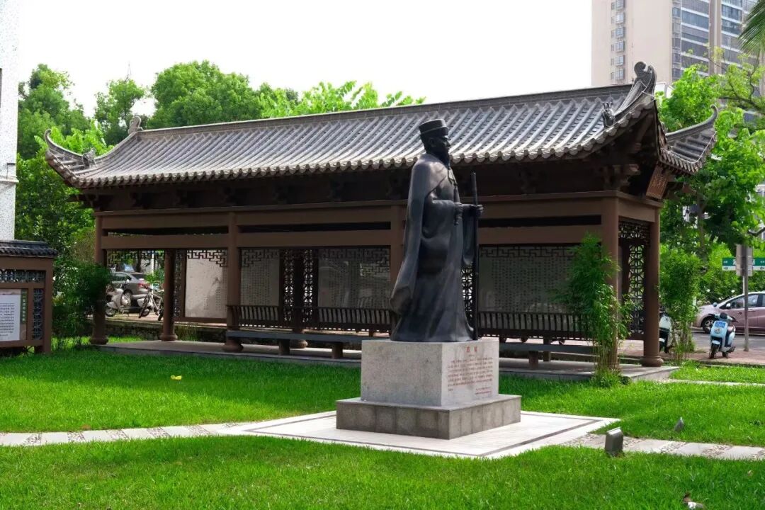 爱心企业捐资50万元助力我校“东坡苑”文化长廊建...